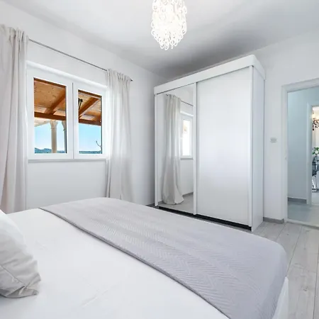 Διαμέρισμα Lovely Lucia's House