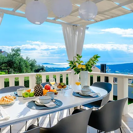 Lovely Lucia's House *