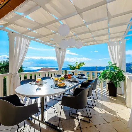 Διαμέρισμα Lovely Lucia's House *