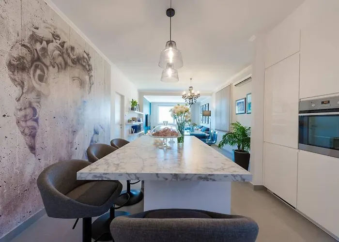 Lovely Lucia's House *